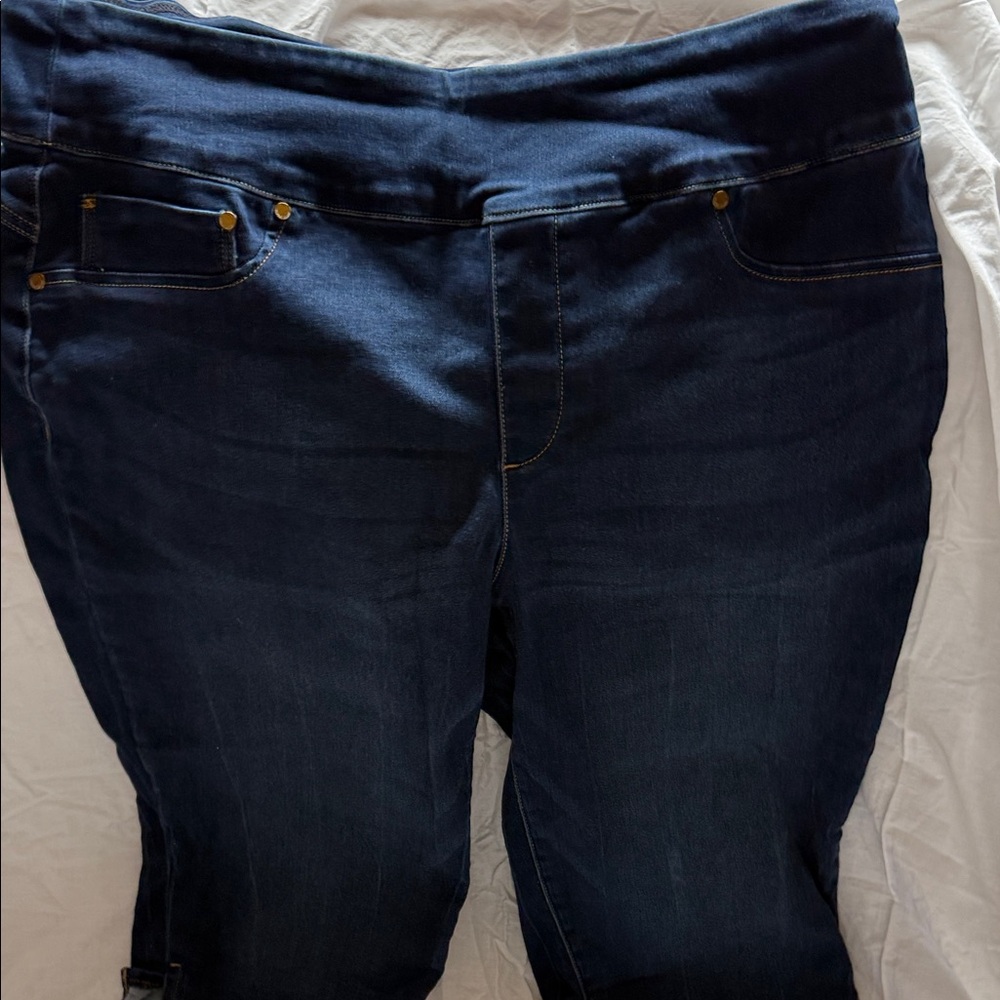 Seven7 Women's Dark Blue Bermudas